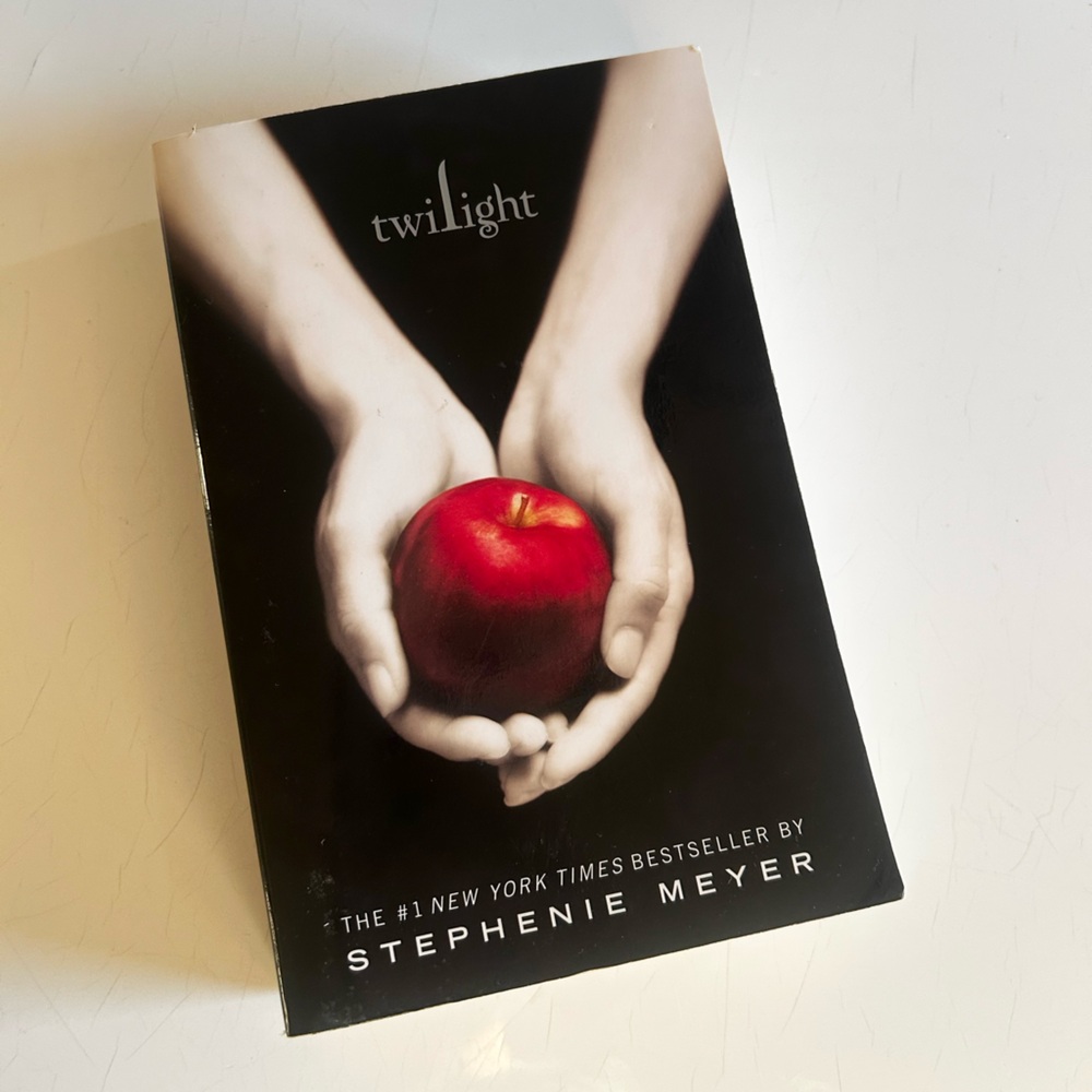 Twilight Paperback Book by Stephenie Meyer
